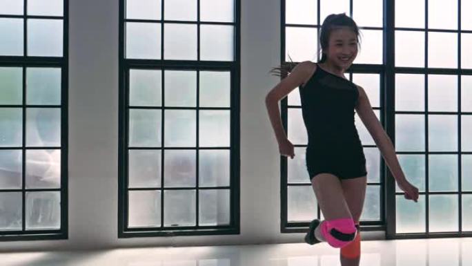慢动作: 可爱的亚洲孩子跳舞