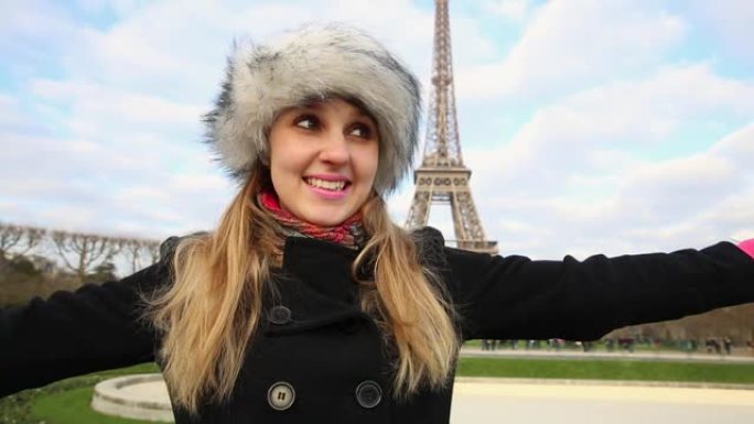 法国巴黎埃菲尔铁塔快乐年轻游客