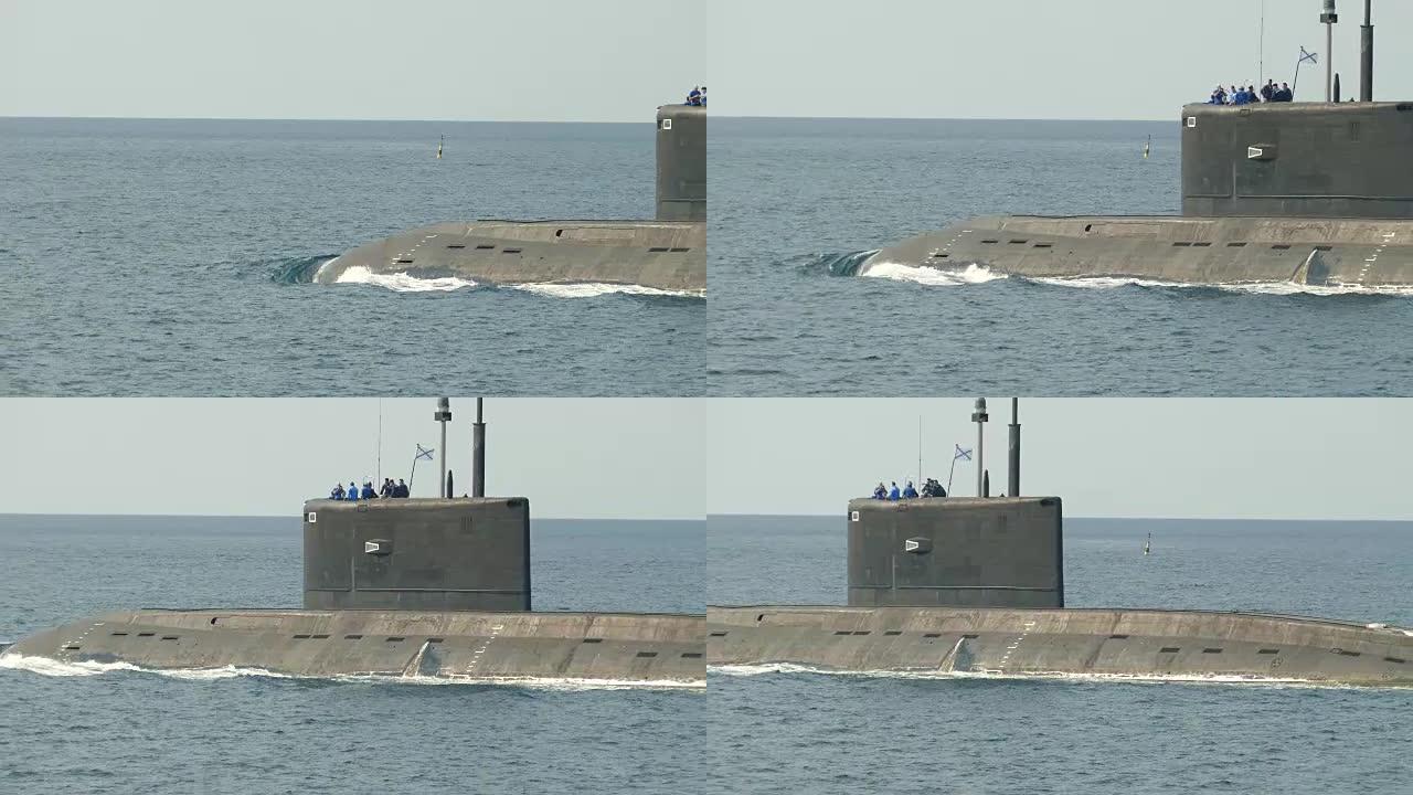 海上现代导弹潜艇潜艇出海出水