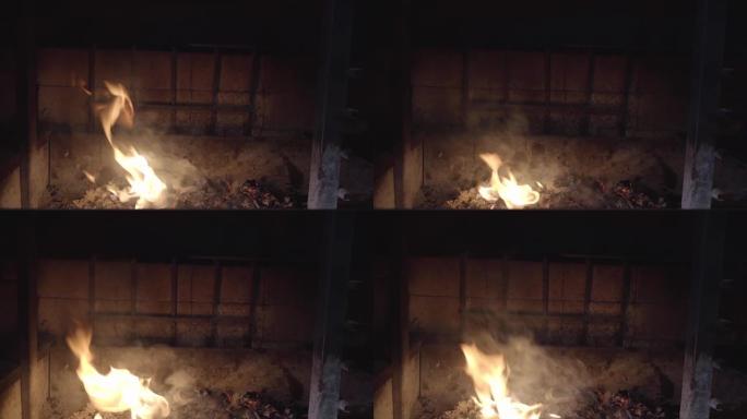 室内石壁炉着火。石壁炉着火