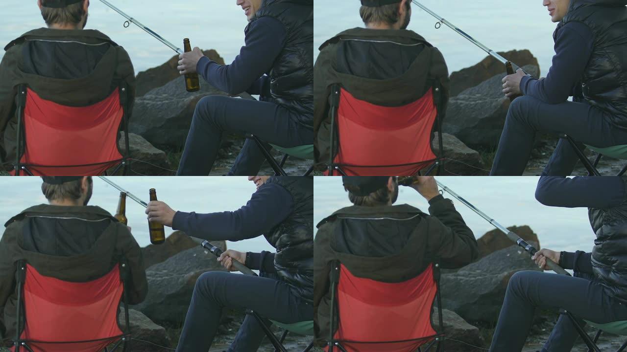 男性朋友一起享受钓鱼和喝啤酒，活动