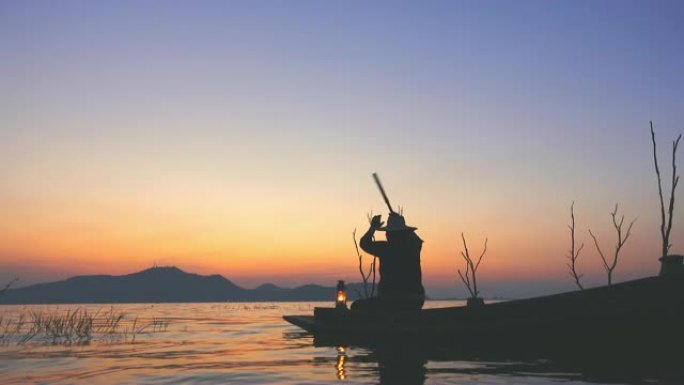 4K: 渔民在日落时分钓鱼