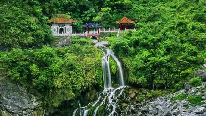 台湾花莲太鲁阁公园的长春寺、永泉寺和瀑布的时间流逝