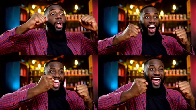 非常高兴的非裔美国球迷在酒吧庆祝最喜欢的球队的胜利