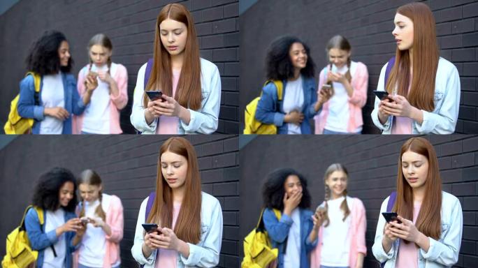 被欺负的女学生通过智能手机阅读尴尬的新闻社交网络