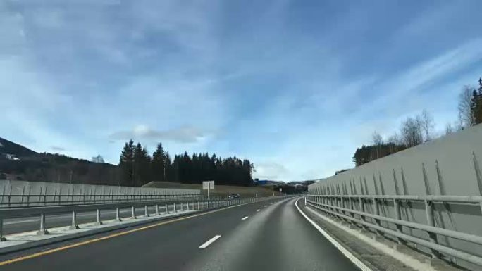 挪威的高速行驶。