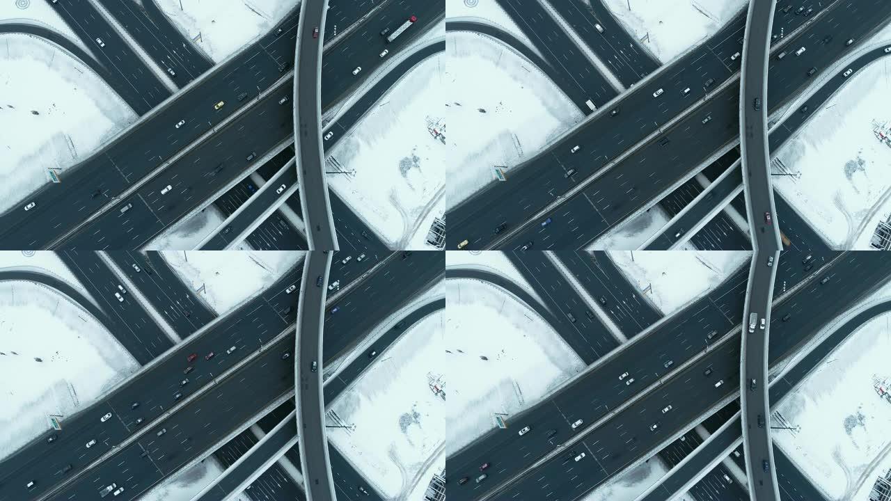 冬季白雪覆盖的高速公路交叉口的鸟瞰图。