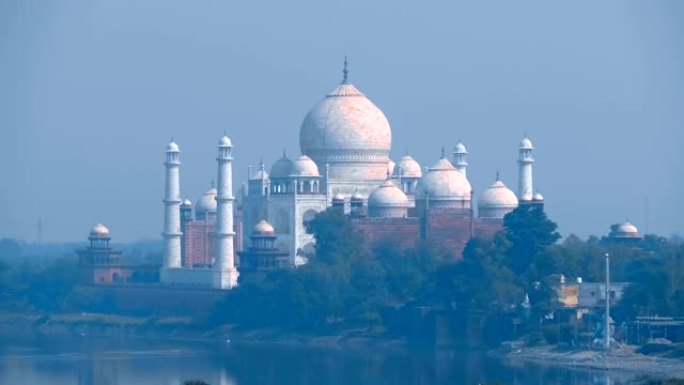 泰姬陵——位于印度阿格拉的亚穆纳河岸上的一座陵墓清真寺