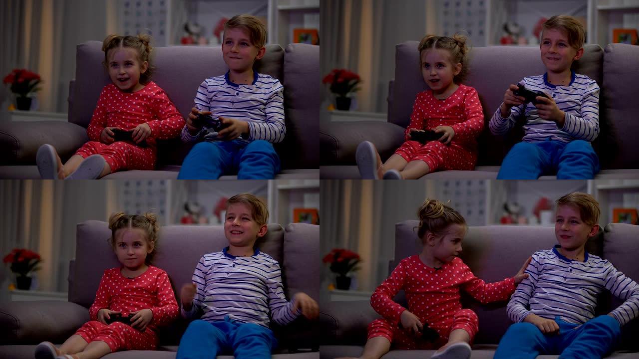 小男孩赢得电子游戏回合，姐姐不高兴，参加比赛