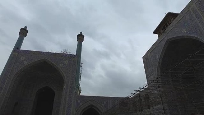 在Naghsh-e Jahan清真寺周围漫步