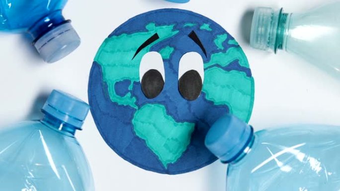 地球星球图片上丢弃的塑料瓶，环境污染概念