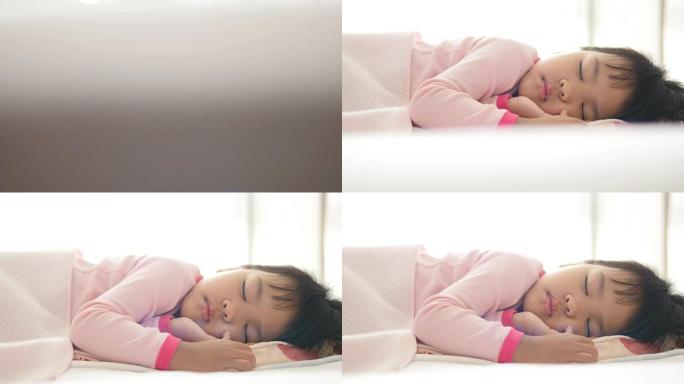 小女孩睡觉