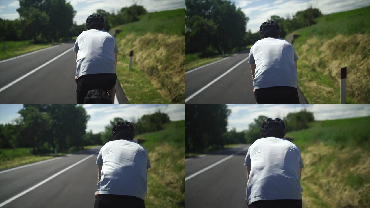 慢动作镜头跟随骑自行车的人上路，衬衫在风中吹动