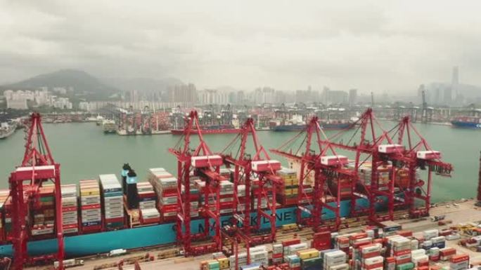 工业港口和集装箱仓库商务国际物流鸟瞰图。