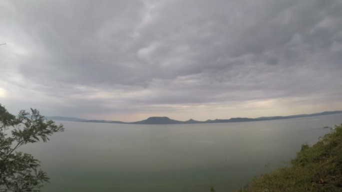 巴拉顿湖上的雷雨