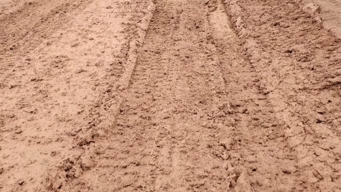 雨泥浆路泥土渣路泥泞道路雨天湿天黄泥土路