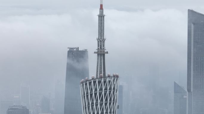 航拍广州塔平流雾