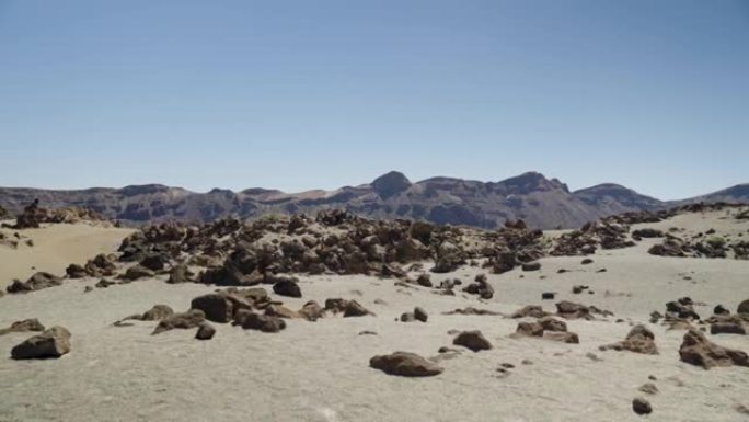 特内里费岛干燥的火山景观。沙子和尖锐的岩石