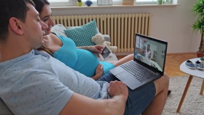 丈夫和怀孕的妻子在线咨询医生