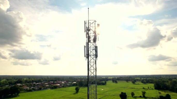 无人机的鸟瞰图，农村社区的通讯塔。