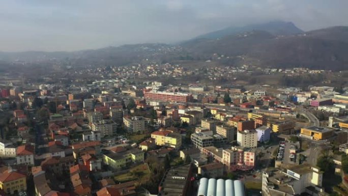 空中无人驾驶飞机拍摄山区大城市