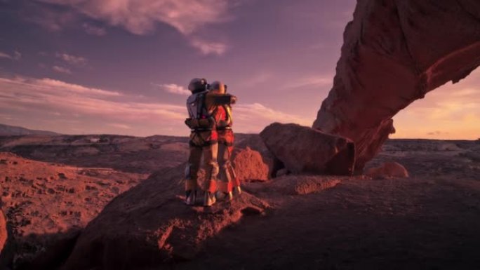 两名宇航员在红色星球火星上浪漫拥抱