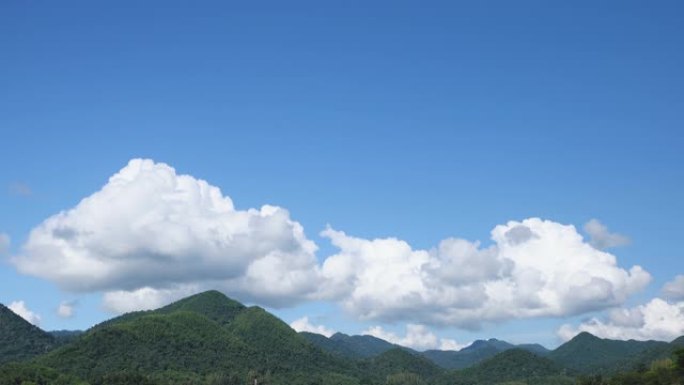 美丽的山和天空的延时。