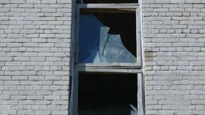 爱沙尼亚破碎破碎的玻璃窗