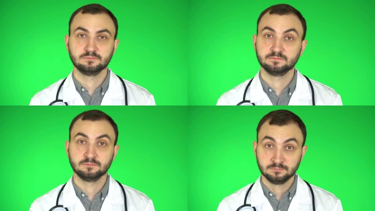 医生男子看着相机挥舞着头是肯定的答案批准，绿色背景，