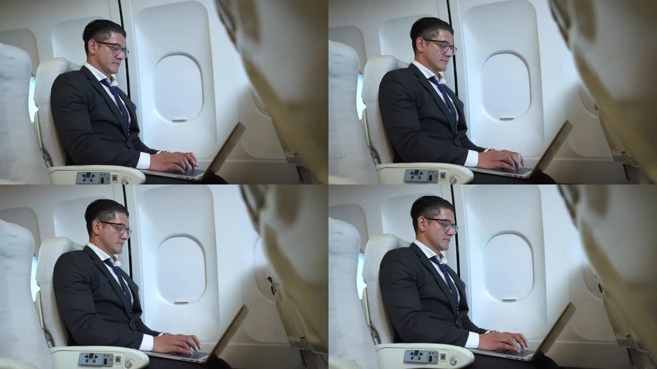 商人在飞行中使用笔记本电脑