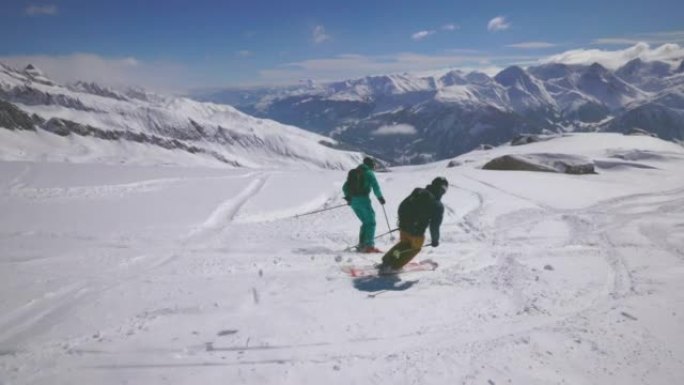 在两名滑雪者下山的镜头之后