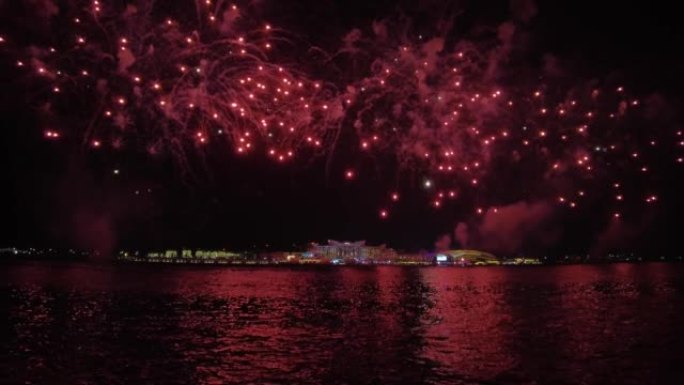 阿布扎比亚斯湾燃放烟花庆祝古尔邦节