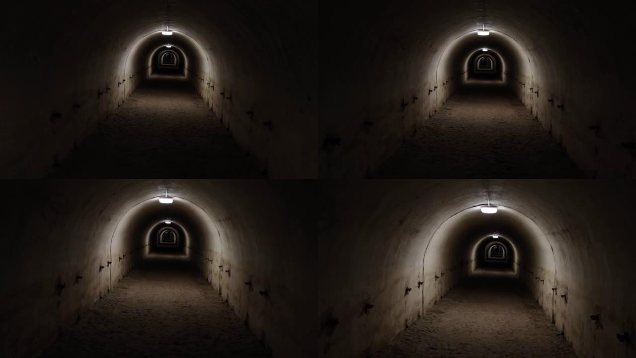 穿过地牢中的军事隧道的第一人称视角。防御结构，案例。战争期间的防空洞。