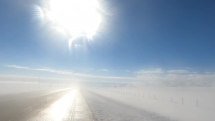 沿着雪山路行驶的POV