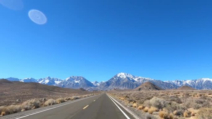 沿着山路行驶时前方场景的视点透视