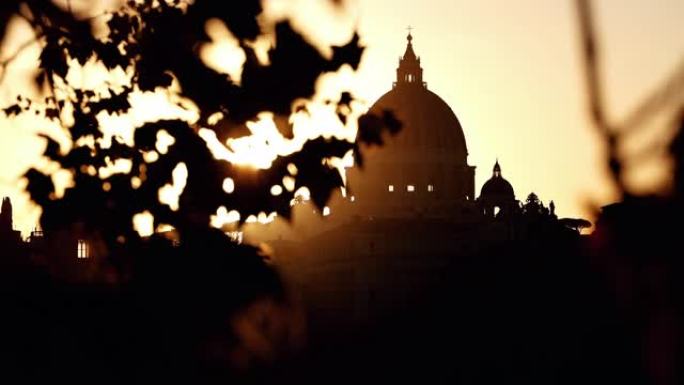 日落时罗马的城市景观，圆顶，天际线和台伯河