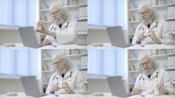 全科医生展示药瓶，通过视频通话与患者交谈