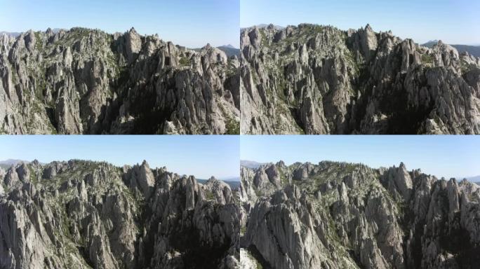 北加州城堡峭壁的空中崎岖悬崖