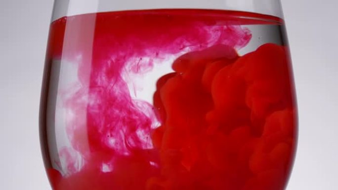 烧杯中红色液体的科学实验