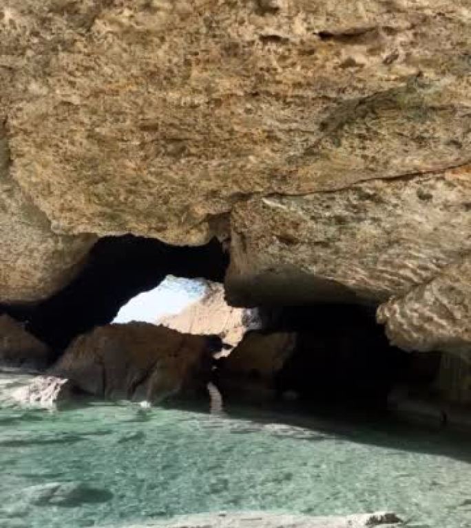 地中海的海洞石窟。