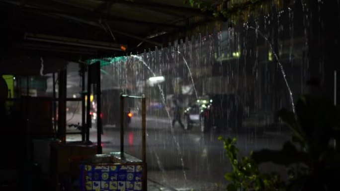 雷雨夜大雨雷雨夜大雨下雨汽车车流