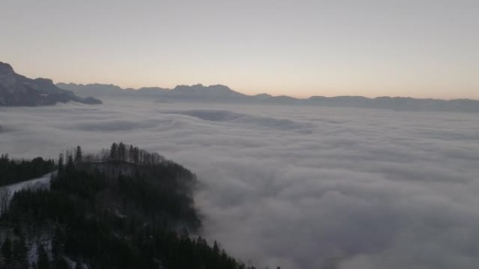 日出前空中无人机拍摄的云海