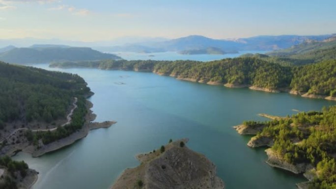 卡拉卡伦湖和森林风光人文地理唯美风景