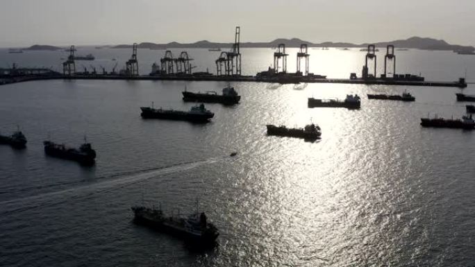 船舶全球物流在海港运载液化石油气和油轮的航拍俯视图