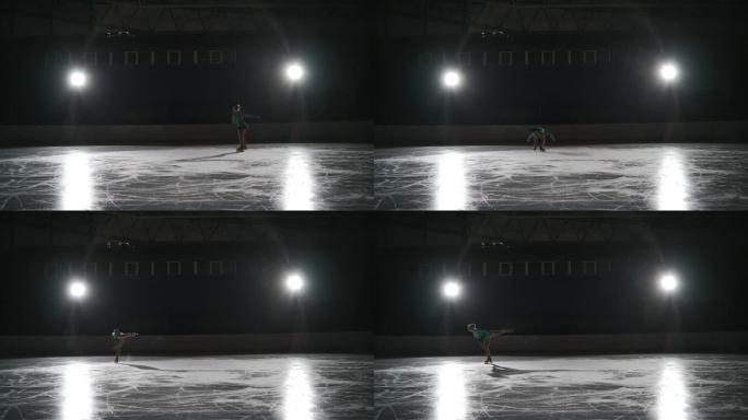 初级单身女子花样滑冰运动员正在冰场上训练，进行跳跃和骆驼旋转，在锦标赛上进行热身