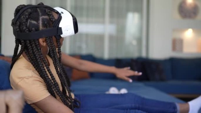 十几岁的女孩在家中使用VR眼镜玩耍