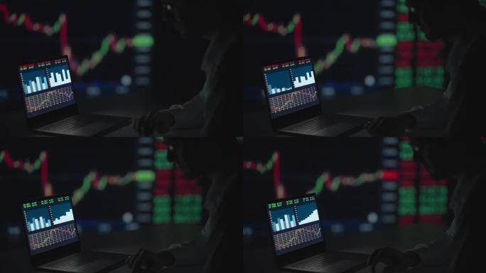 戴眼镜的专业人士看着电脑显示器屏幕，思考分析证券市场。沉思困惑的经纪人等待股票的增长