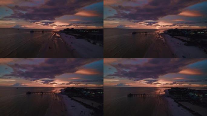 Ft码头的鸟瞰图。日落时佛罗里达州迈尔斯