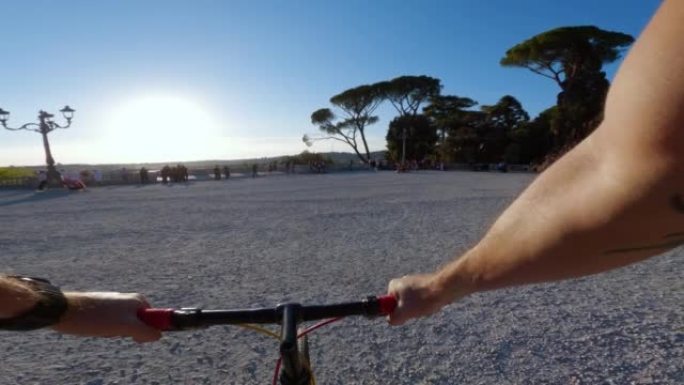 POV自行车骑行: 罗马天际线上空