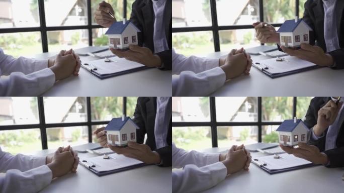 房屋销售代理介绍购买合同和计算利率的客户房地产概念4k视频